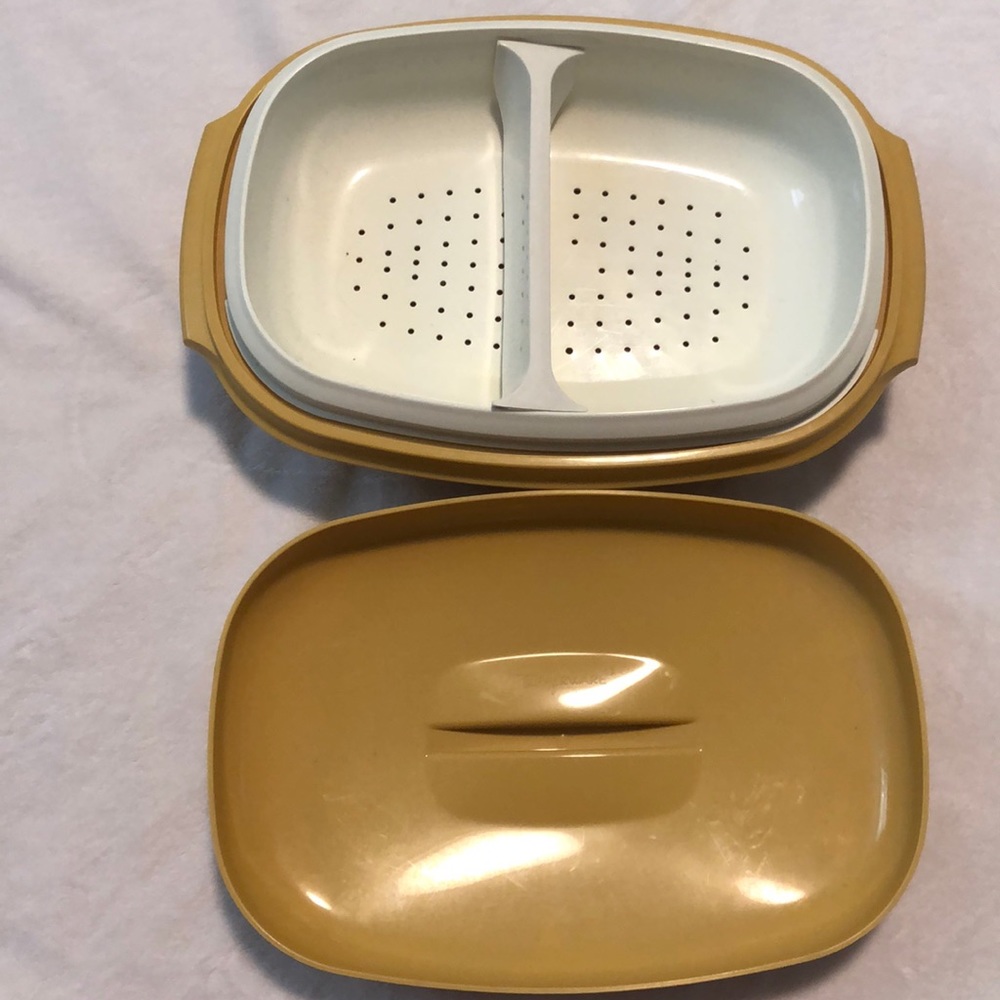 TUPPERWARE DIVIDED SERVING DISH